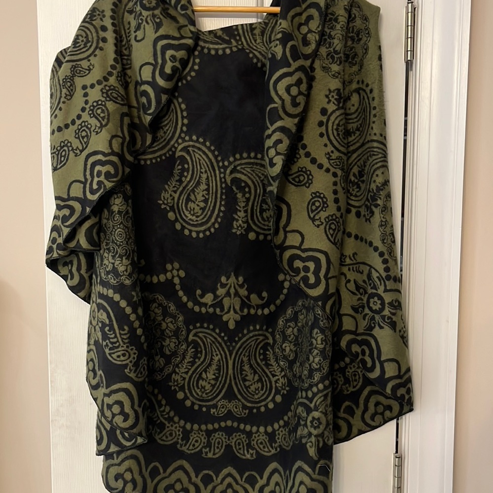 Reversible cape